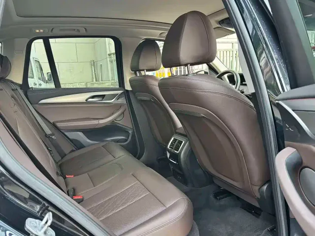 BMW iX3 — Фото автомобиля 9