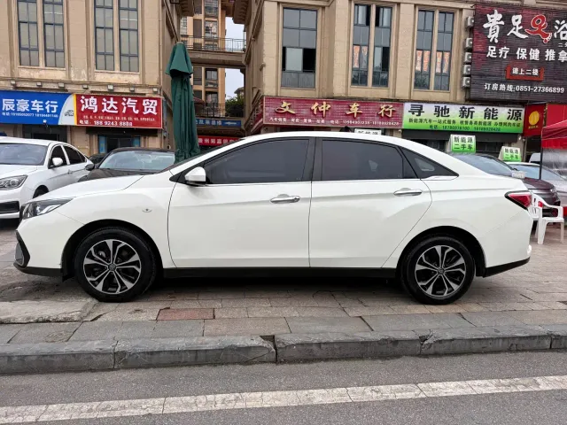 Venucia D60 EV — Фото автомобиля 7