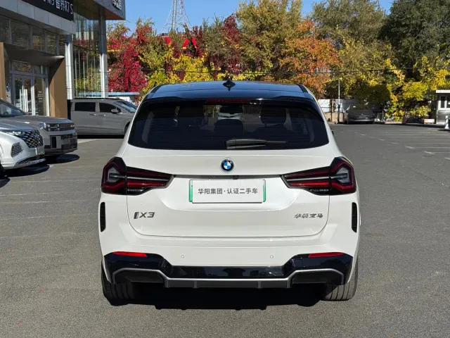 BMW iX3 — Фото автомобиля 5