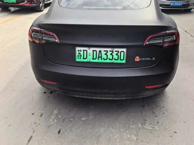Tesla Model 3 — Фото автомобиля 8
