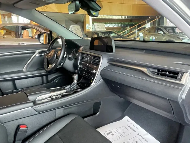 Lexus RX — Фото автомобиля 5