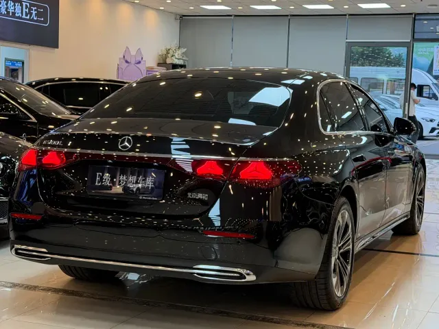 Mercedes-Benz E-Class — Фото автомобиля 18