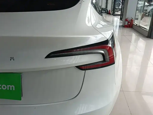 Tesla Model 3 — Фото автомобиля 7