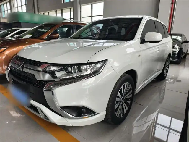 Фотография автомобиля — Mitsubishi Outlander