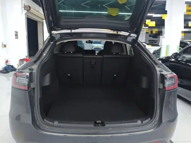 Tesla Model Y — Фото автомобиля 18