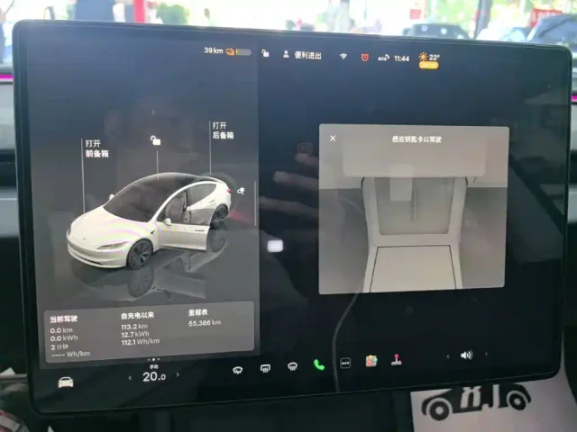 Tesla Model 3 — Фото автомобиля 12