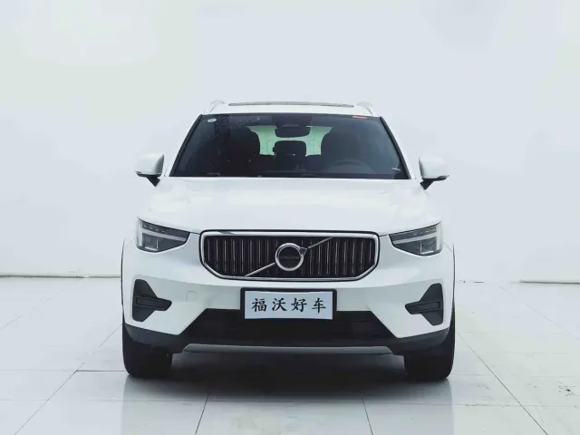 Volvo XC40 — Фото автомобиля 2