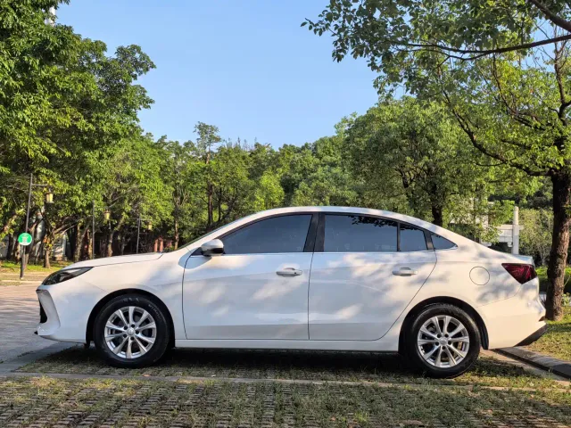Roewe i5 — Фото автомобиля 7