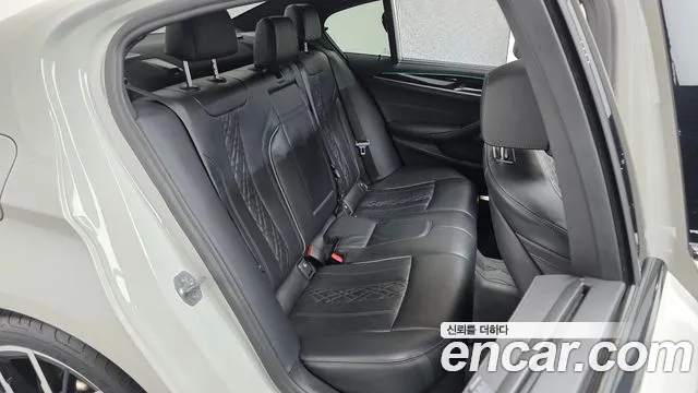 BMW 5 Series G30 — Фото автомобиля 11