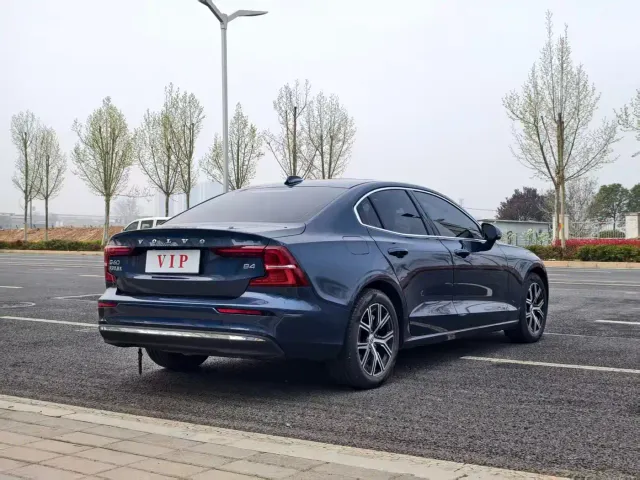 Volvo S60 — Фото автомобиля 9