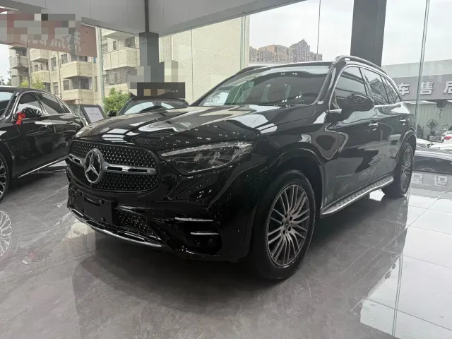 Фотография автомобиля — Mercedes-Benz GLC-Class