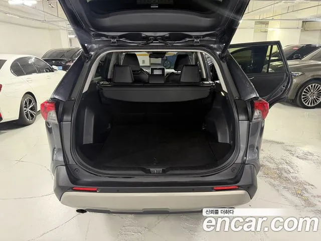 Toyota RAV4 — Фото автомобиля 19