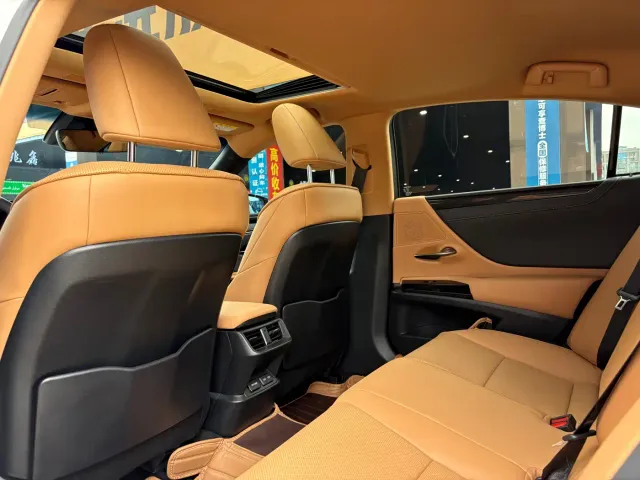 Lexus ES — Фото автомобиля 15