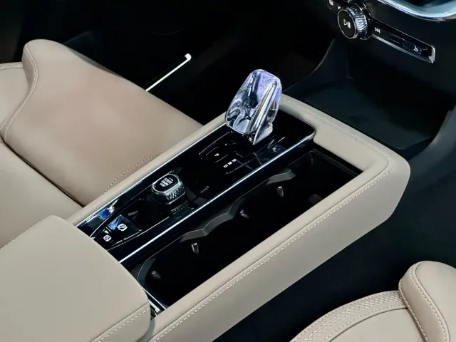 Volvo XC90 — Фото автомобиля 23