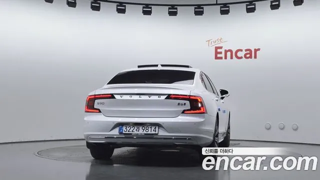 Volvo S90 — Фото автомобиля 4