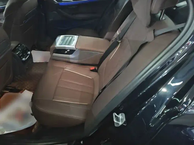 BMW 5 Series — Фото автомобиля 16