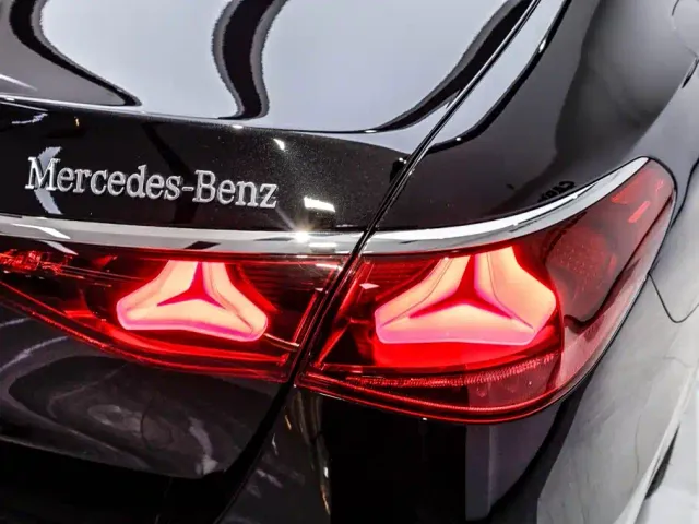 Mercedes-Benz E-Class — Фото автомобиля 24