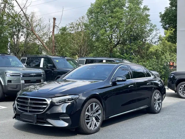 Фотография автомобиля — Mercedes-Benz E-Class