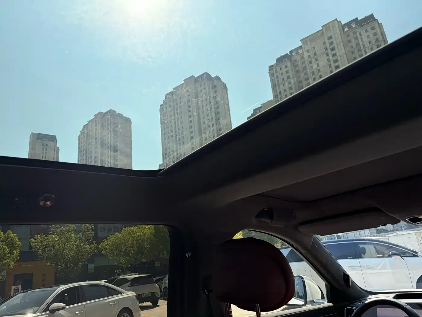 AITO Wenjie AITO M8 2025 Extended Range Max 37kWh 5-Seater — Фото автомобиля 13
