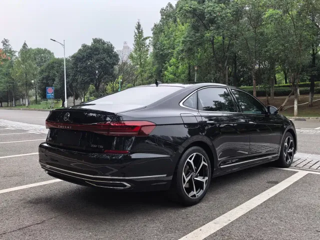 Volkswagen Passat — Фото автомобиля 4