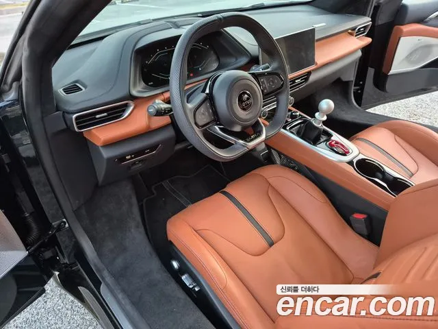Lotus Emira — Фото автомобиля 13