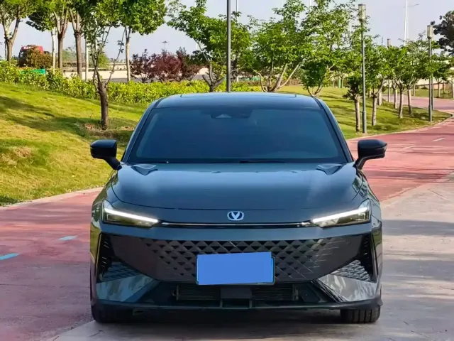Фотография автомобиля — Changan UNI-V