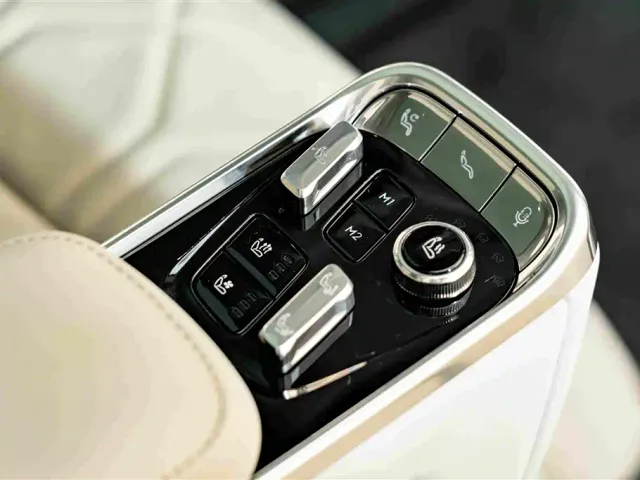 Volvo EM90 — Фото автомобиля 29