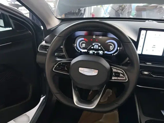 Geely Emgrand — Фото автомобиля 10