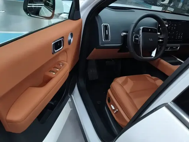 Li Auto L6 — Фото автомобиля 15