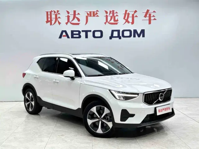 Volvo XC40 — Фото автомобиля 3