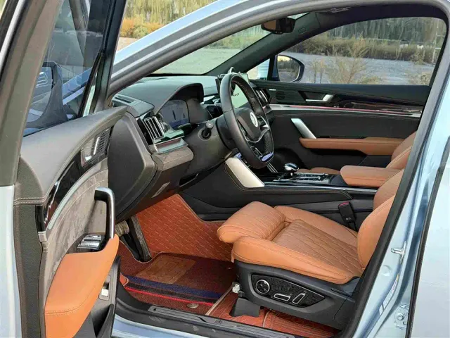 BYD Tang — Фото автомобиля 7