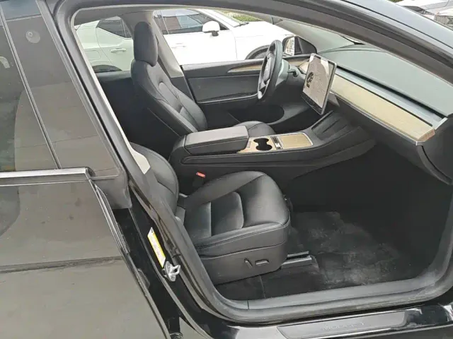Tesla Model Y — Фото автомобиля 24