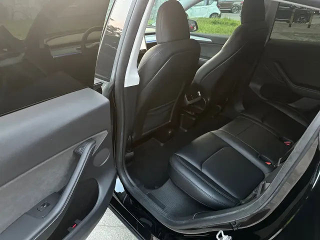 Tesla Model Y — Фото автомобиля 15