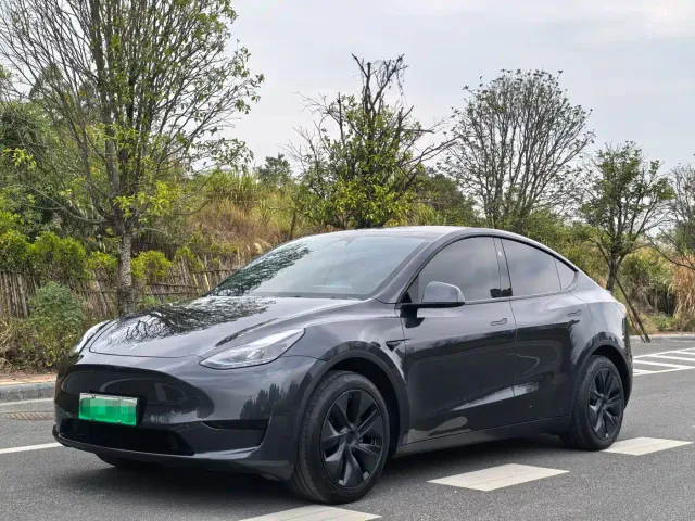Фотография автомобиля — Tesla Model Y