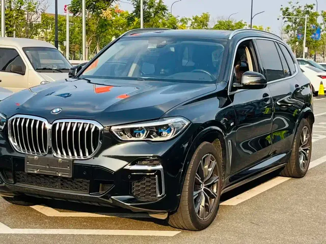Фотография автомобиля — BMW X5