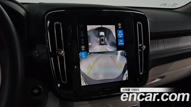 Volvo XC40 — Фото автомобиля 21