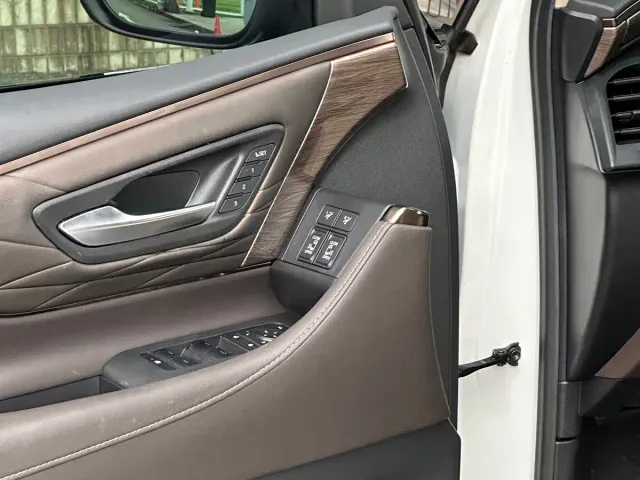 Toyota Alphard — Фото автомобиля 28