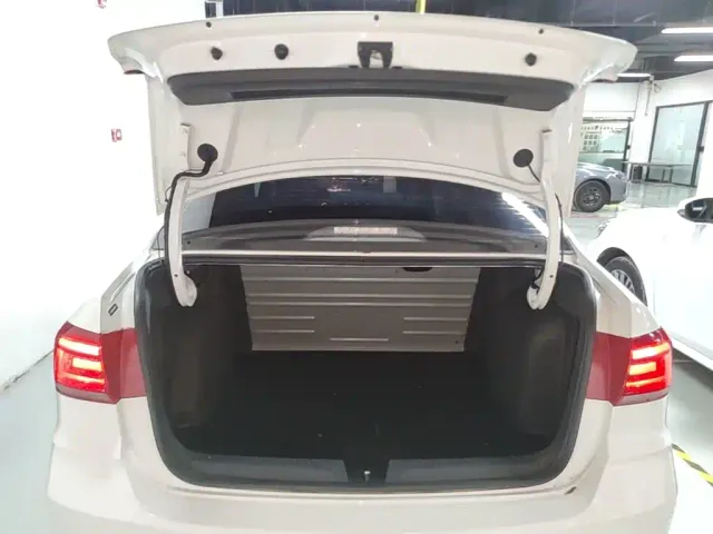 Volkswagen Santana — Фото автомобиля 18