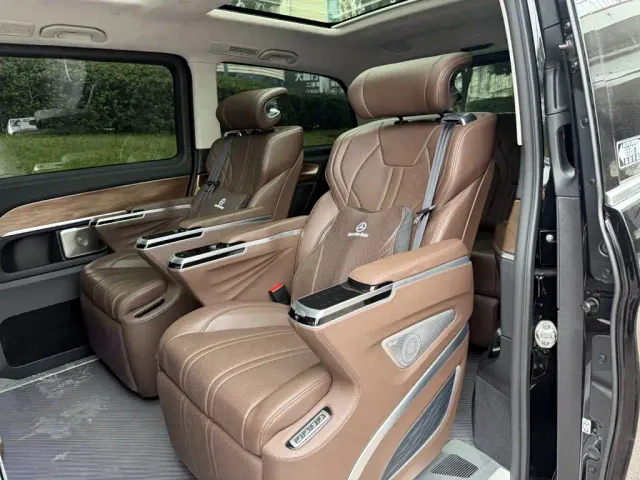 Mercedes-Benz V-Class — Фото автомобиля 12