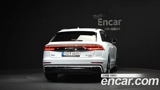 Audi Q8 55 TFSI quattro Premium — Фото автомобиля 4
