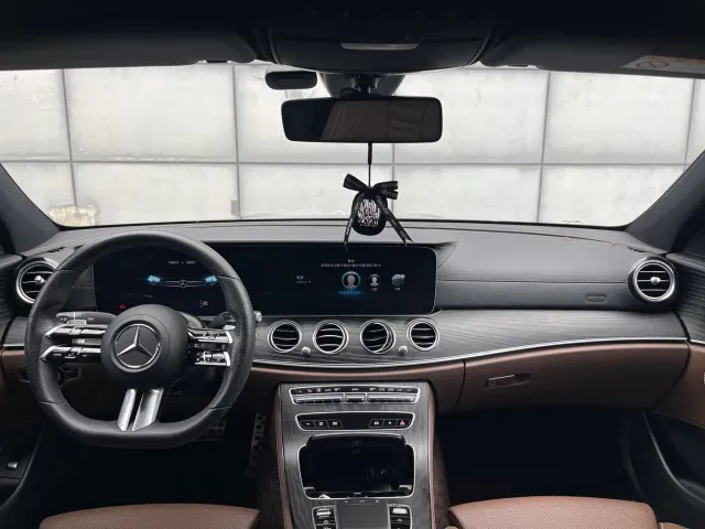 Mercedes-Benz E-Class — Фото автомобиля 5