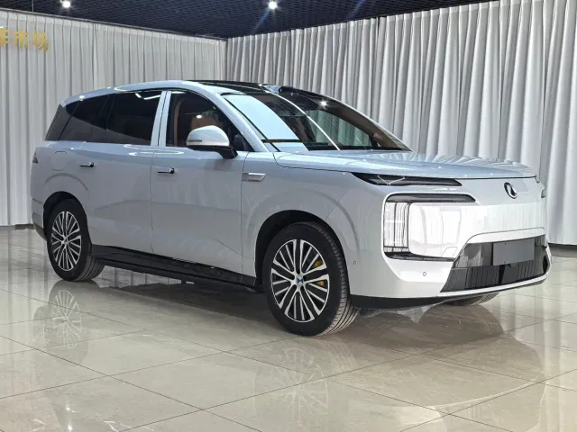 Denza N8L — Фото автомобиля 3