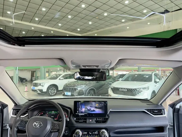 Toyota RAV4 — Фото автомобиля 12
