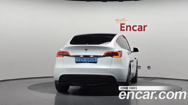 Tesla Model Y — Фото автомобиля 4