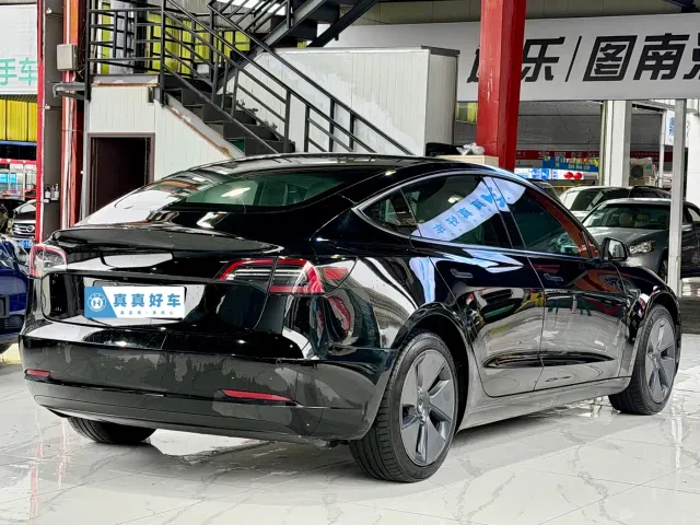 Tesla Model 3 — Фото автомобиля 4