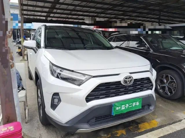 Toyota RAV4 — Фото автомобиля 3