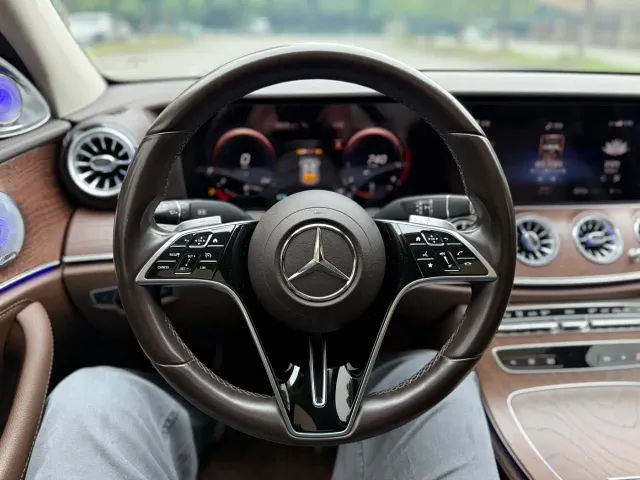 Mercedes-Benz E-Class — Фото автомобиля 15