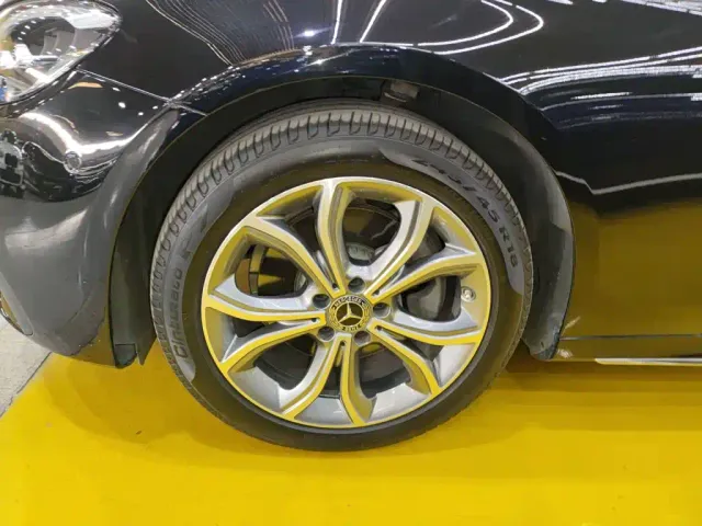 Mercedes-Benz E-Class — Фото автомобиля 24