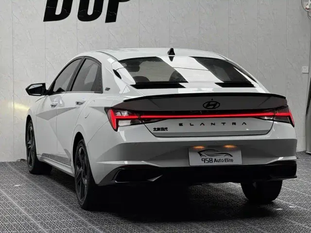 Hyundai Elantra — Фото автомобиля 10