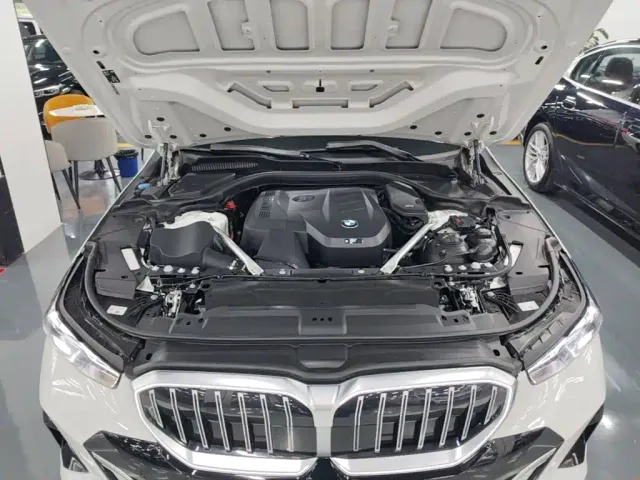 BMW 5 Series — Фото автомобиля 19
